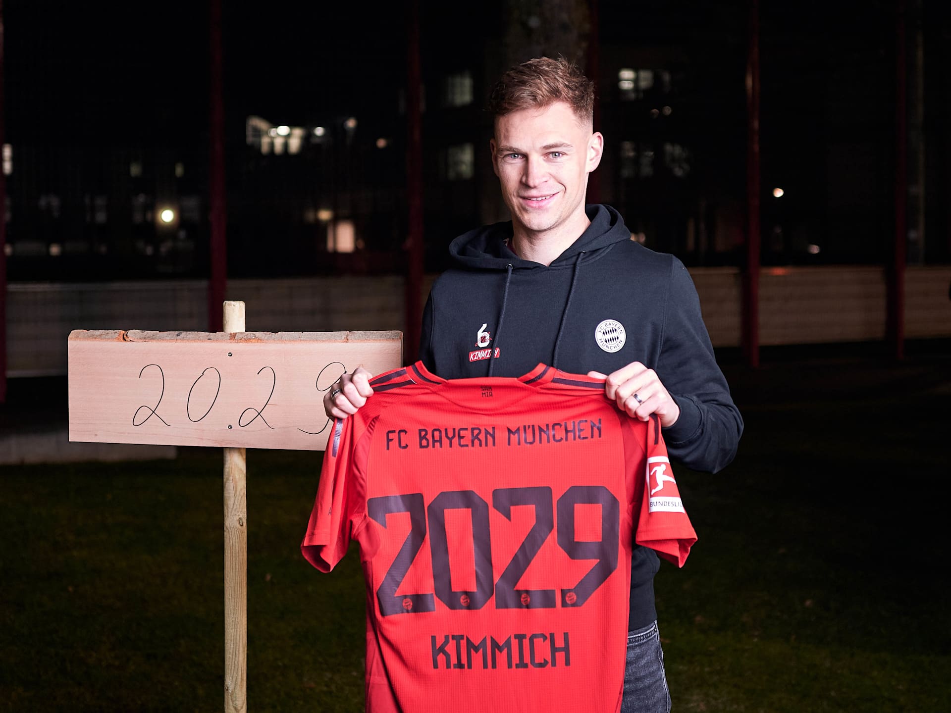 Joshua Kimmich extends contract with FC Bayern